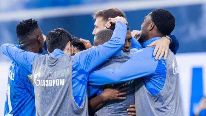 Зенит обыграл Динамо Махачкала 2:0 и возглавил таблицу РПЛ