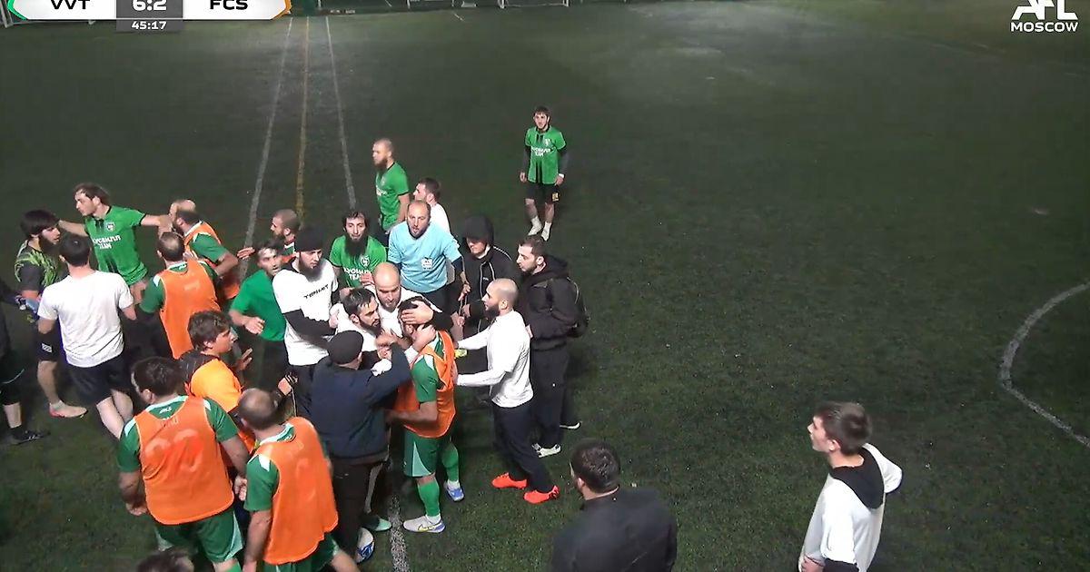 Драка в любительском матче VkusVill Team и FC Solnechnogorsk: 10‑й игрок VkusVill устроил нападение